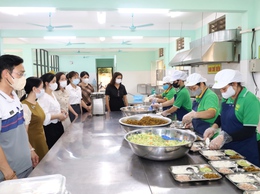 Phường Tùng Thiện tăng cường kiểm tra công tác y tế trường học và an toàn thực phẩm năm học 2025-2026