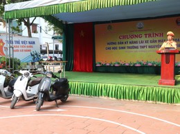 Chương trình hướng dẫn kỹ năng lái xe an toàn cho học sinh trường THPT Nguyễn Bỉnh Khiêm