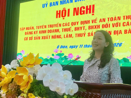 Tập huấn chính sách cho các hộ sản xuất, kinh doanh trên địa bàn xã