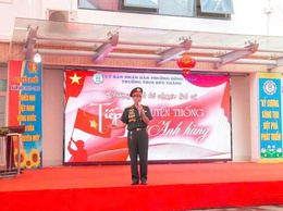 Chuyên đề lịch sử “Tiếp lửa truyền thống anh hùng” được trường Trung học cơ sở Đức Thắng tổ chức trong không khí trang trọng, tự hào.