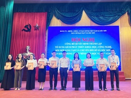 SÓC SƠN RA MẮT TỔ XUNG KÍCH CHUYỂN ĐỔI SỐ, LAN TỎA “BÌNH DÂN HỌC VỤ SỐ” ĐẾN TỪNG NGƯỜI DÂN