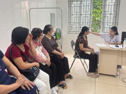 Tổ chức khám, tư vấn sức khỏe cho người cao tuổi trên địa bàn phường hưởng ứng Ngày Sức khỏe toàn dân 7/4