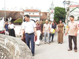 Đoàn giám sát HĐND xã Phú Xuyên giám sát công tác VSMT tại thôn Thao Chính, thôn Thao Ngoại,Trường THCS Trần Phú và trường Mầm non Quang Trung