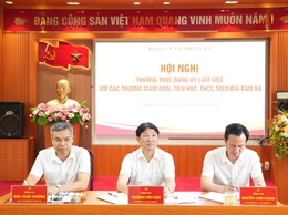 Thường trực Đảng ủy xã Thuận An làm việc với các trường học trên địa bàn