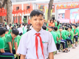 Em Nguyễn Duy Khánh- học sinh lớp 8A8 trường THCS Thư Lâm  – tấm gương sáng từ nghĩa cử nhặt được của rơi, trả người đánh mất