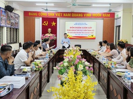 Ban Ban Văn hóa – Xã hội phường Phú Lương giám sát công tác tổ chức bữa ăn bán trú tại trường Tiểu học Phú Cường