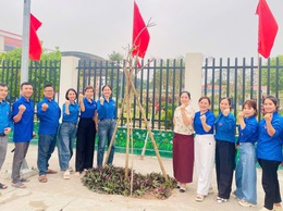 CHI ĐOÀN TRƯỜNG MẦM NON THUẦN MỸ SÔI NỔI RA QUÂN CHỈNH TRANG “TUYẾN ĐƯỜNG THANH NIÊN” CHÀO MỪNG NGÀY 30/4 VÀ 1/5