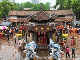 Chủ tịch UBND TP Hà Nội Vũ Đại Thắng dâng hương tại 