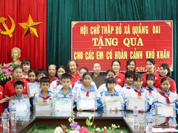 Lan tỏa yêu thương từ tháng nhân đạo 2026: trao quà cho học sinh khó khăn tại Quảng Oai