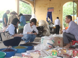 Phượng Dực siết chặt quản lý an toàn thực phẩm tại các chợ truyền thống