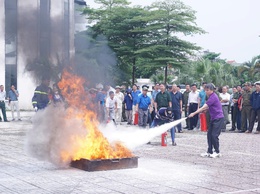 Hội nghị tuyên truyền, tập huấn, huấn luyện nghiệp vụ PCCC&CNCH cho lực lượng dân phòng, Trưởng các thôn, Tổ trưởng tổ dân phố trên địa bàn xã Gia Lâm năm 2026