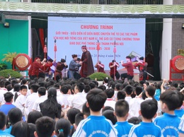 4.000 học sinh Tiểu học, THCS xã Thuận An xem kịch “Huyền Tích Hồ Gươm”