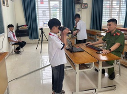 Công an xã Thanh Oai triển khai cao điểm cấp căn cước, định danh điện tử mức 2 cho học sinh từ 6 đến dưới 14 tuổi