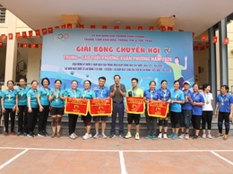 Sôi nổi giải Giải bóng chuyền hơi trung, cao tuổi phường Xuân Phương năm 2026