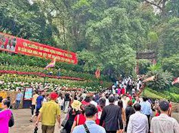 4 triệu lượt người đổ về Đền Hùng Giỗ tổ Hùng Vương