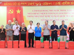 Bí thư Thành ủy Trần Đức Thắng thăm, tặng quà gia đình chính sách, công nhân, người lao động khó khăn phường Kiến Hưng