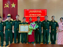 TRAO TẶNG HUÂN CHƯƠNG BẢO VỆ TỔ QUỐC HẠNG BA CHO ĐẠI TÁ HÀ VĂN TRÌNH