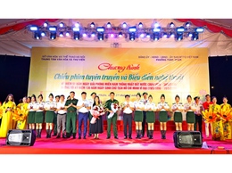 Phường Tùng Thiện sôi nổi chương trình Chiếu phim tuyên truyền kết hợp biểu diễn nghệ thuật đặc biệt Chào mừng Kỷ niệm 51 năm Giải phóng miền Nam, thống nhất đất nước (30/4/1975 – 30/4/2026) và 140 năm Ngày Quốc tế lao động (01/5/1886 – 01/5/2026).
