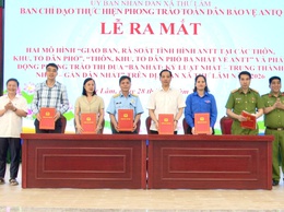 UBND - BCĐ thực hiện phong trào toàn dân bảo vệ ANTQ xã Thư Lâm tổ chức Lễ ra mắt 02 mô hình “Giao ban, rà soát tình hình an ninh trật tự tại các thôn, khu dân cư, tổ dân phố”