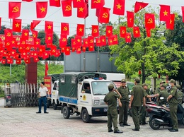 Phường Long Biên ra quân xử lý vi phạm trật tự đô thị tại Tổ dân phố số 1 và Tổ dân phố số 2