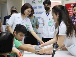 Hơn 100 người khuyết tật phường Hoàn Kiếm được khám, tư vấn sức khỏe miễn phí