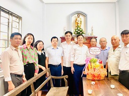 LÃNH ĐẠO XÃ NGỌC HỒI THĂM, CHÚC MỪNG NGÀY LỄ QUAN THẦY GIÁO HỌ VĨNH THỊNH