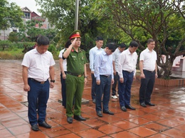 Kỷ niệm 51 năm Ngày giải phóng miền Nam, thống nhất đất nước (30/4/1975-30/4/2026): Bí thư Đảng ủy xã Nguyễn Tiến Toàn dâng hương, dâng hoa tại Nghĩa trang liệt sĩ Thọ Xuân - Thọ An