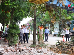 Xã Kiều Phú ra quân giải tỏa hành lang an toàn giao thông, bảo đảm trật tự trước kỳ nghỉ lễ 30/4