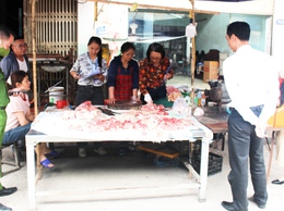 Tăng cường công tác Kiểm tra An toàn thực phẩm tại các chợ dân sinh trên địa bàn xã Phú Xuyên.