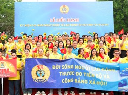 1.000 công nhân lao động diễu hành kỷ niệm 140 năm Ngày Quốc tế Lao động 1-5