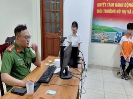 Công an phường Long Biên tạo thuận lợi cho học sinh làm thủ tục cấp căn cước, định danh điện tử