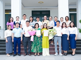 UBND xã Quốc Oai tổ chức Lễ trao Giấy chứng nhận kết hôn cho các cặp đôi