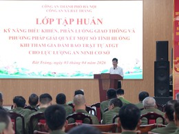 Công an xã Bát Tràng tập huấn kỹ năng điều khiển, phân luồng giao thông và xử lý tình huống trong bảo đảm trật tự, an toàn giao thông cho lực lượng tham gia bảo vệ ANTT ở cơ sở