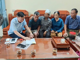 Xã Hòa Phú: Hỗ trợ 2 trường hợp chứng thực chữ ký tại nhà