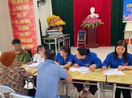  ĐOÀN VIÊN THANH NIÊN CHUNG TAY HỖ TRỢ NHÂN DÂN KÊ KHAI NHÂN HỘ KHẨU DỰ ÁN VIN OLYMPIC 