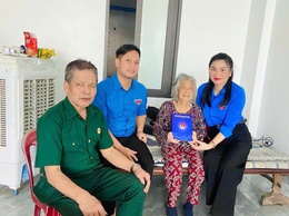 Tuổi trẻ Phú Nghĩa thăm hỏi, tri ân Cựu chiến binh nhân dịp 30/4
