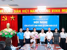 Công đoàn phường Cầu Giấy công bố, trao quyết định thành lập 5 công đoàn cơ sở