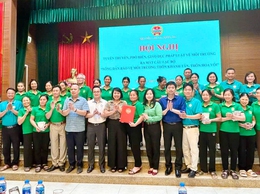 HỘI NÔNG DÂN XÃ QUỐC OAI TỔ CHỨC HỘI NGHỊ TUYÊN TRUYỀN PHÁP LUẬT VỀ MÔI TRƯỜNG, RA MẮT CÁC CÂU LẠC BỘ NÔNG DÂN BẢO VỆ MÔI TRƯỜNG