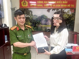 Công an phường Cầu giấy nhanh chóng tìm chủ nhân, trao trả người đánh rơi