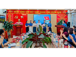 Sôi nổi hoạt động Sinh hoạt Chi đoàn Trường Tiểu học Hoàng Liệt chào mừng Ngày thành lập Đoàn TNCS Hồ Chí Minh