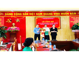 Hội nghị công bố Quyết định bổ nhiệm lại Hiệu trưởng Trường Tiểu học Hoàng Liệt