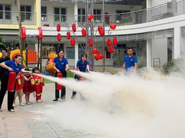 Trường Mầm non Sao Khuê: Tăng cường kỹ năng phòng cháy, chữa cháy cho trẻ qua hoạt động trải nghiệm
