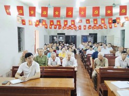 Đồng chí Phó Chủ tịch UBND xã dự sinh hoạt thường kỳ Chi bộ thôn Thụy Khuê