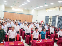 XÃ HƯNG ĐẠO TỔ CHỨC LỄ CHÀO CỜ THÁNG 4 NĂM 2026, CÔNG BỐ CÁC QUYẾT ĐỊNH VỀ CÔNG TÁC CÁN BỘ