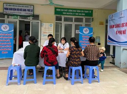 Trên 100 phụ nữ tham gia khám sàng lọc ung thư