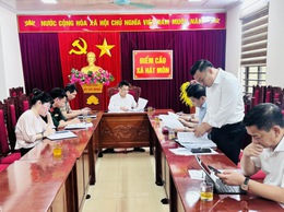 UBND xã tổ chức hội nghị thống nhất lịch công tác và trình chiếu thiết kế dự án đầu tư