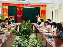 Đoàn giám sát của Trạm Y tế xã Ô Diên kiểm tra công tác y tế trường học, an toàn thực phẩm tại trường Mầm non Liên Hồng