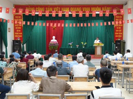 Các đồng chí Thường trực Đảng ủy xã dự sinh hoạt chi bộ thường kỳ tháng 4