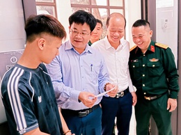 Hơn 300 thanh niên xã Tam Hưng hăng hái tham gia đăng ký nghĩa vụ quân sự năm 2026