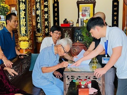 “96 tuổi vẫn được đi đăng ký kết hôn”: Câu chuyện ấm lòng tại Điểm hỗ trợ dịch vụ công số Kiều Phú